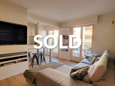 Two-bedroom flat in central Antibes, sold by Antibes Transactions.