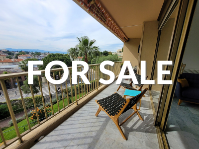 Spacious two-bedroom flat for sale in Antibes (Chemin de la Colle area).